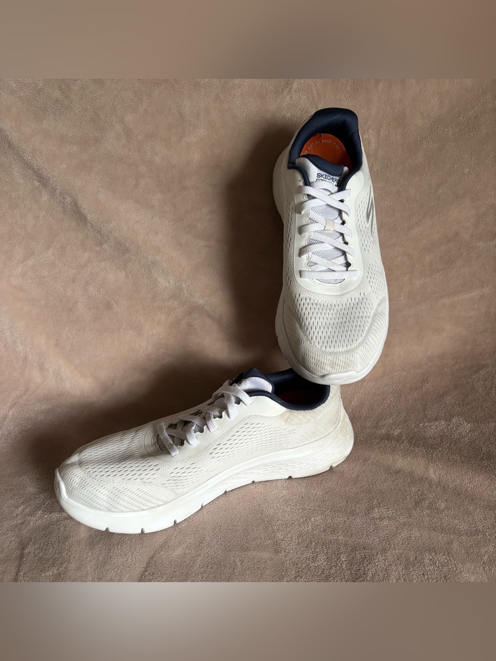 Skechers Women’s Goga Mat Air Cooled White Sneakers w/Navy Collar Extra Wide 10
